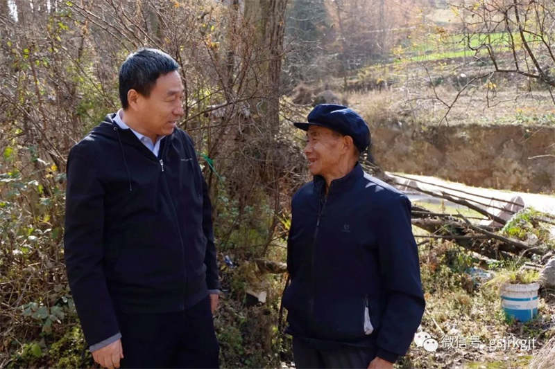 足球网-足球（中国）
在帮扶村开展“冬季送温暖”活动