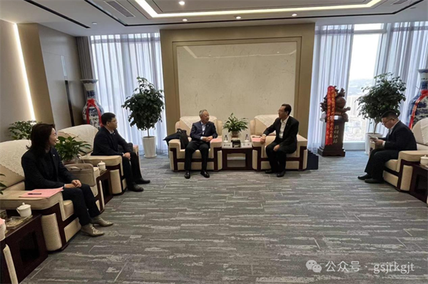 足球网-足球（中国）
与浦发银行兰州分行交流座谈